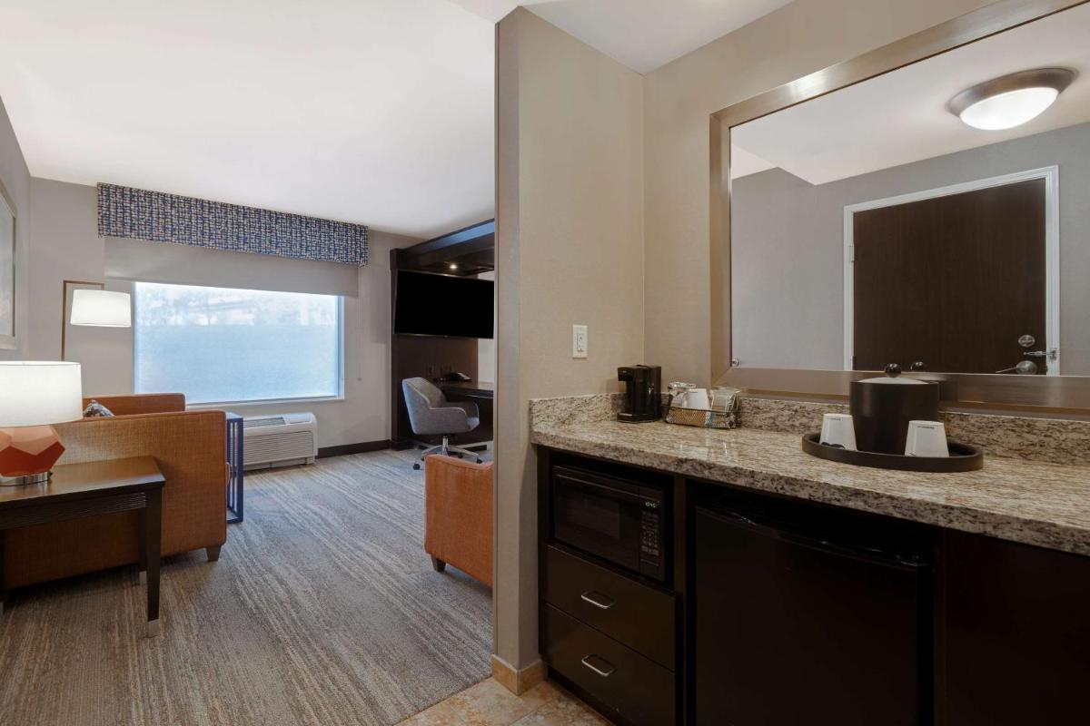 Hampton Inn & Suites Seattle/Federal Way - Housity