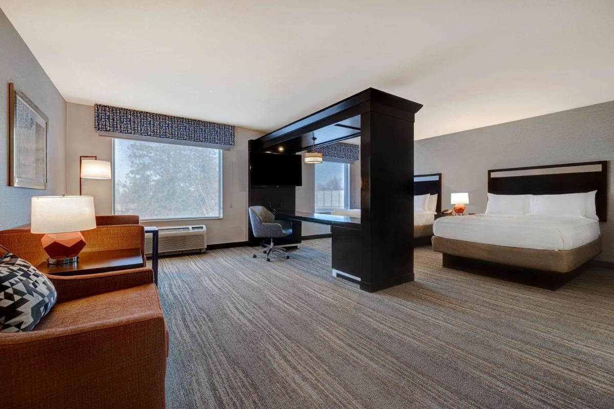 Hampton Inn & Suites Seattle/Federal Way - Housity