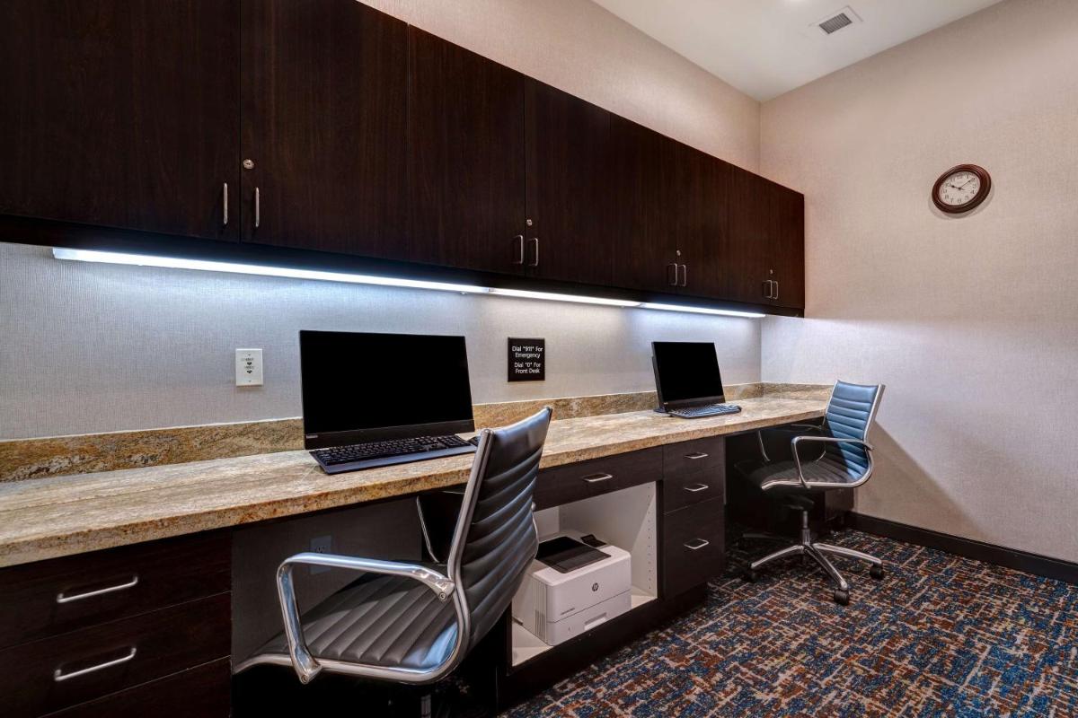 Hampton Inn & Suites Seattle/Federal Way - Housity