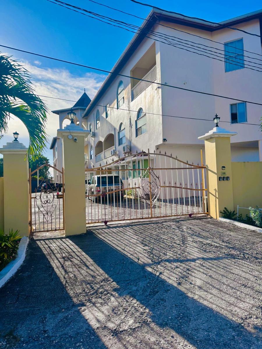 Spring Palm Estate - Housity
