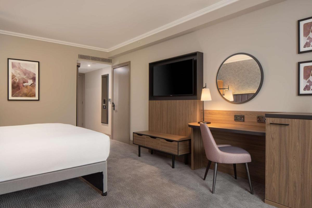 DoubleTree by Hilton Dartford Bridge - Housity