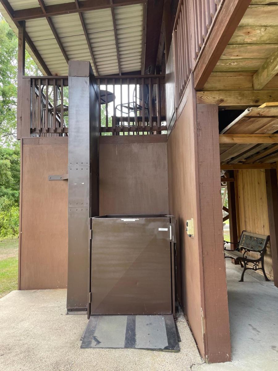 Experience Louisiana, Cabin on Bayou Petite Anse - Housity
