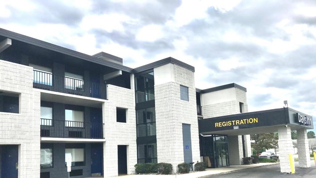 Days Inn by Wyndham Vineland - Housity