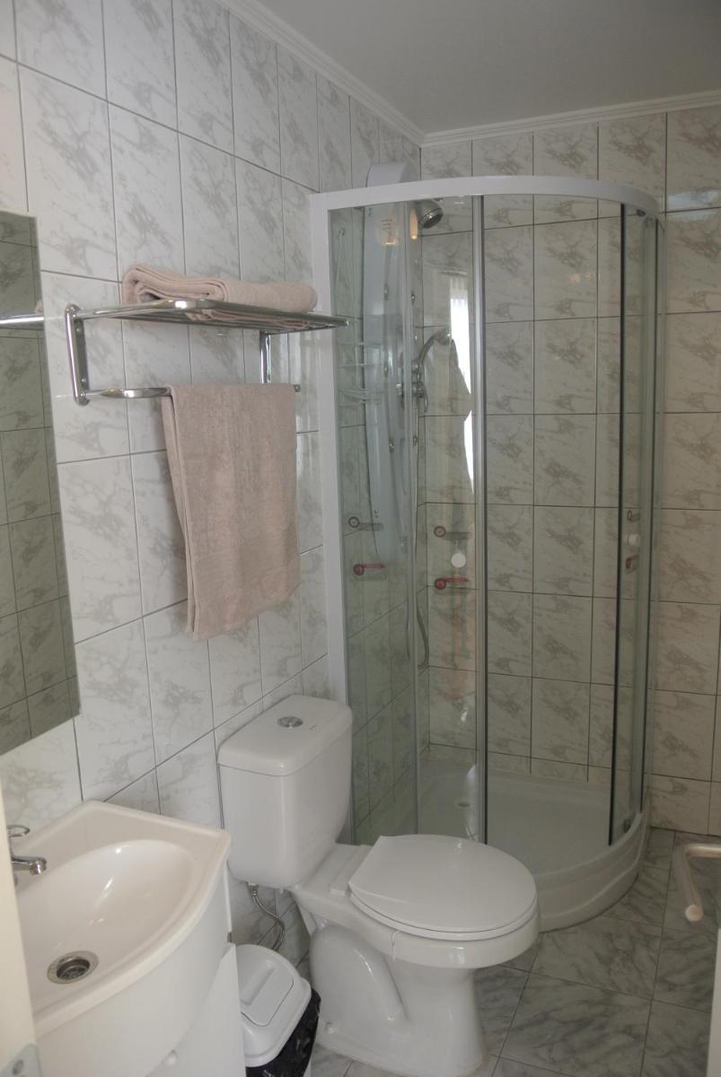 Hostal Solaris - Housity