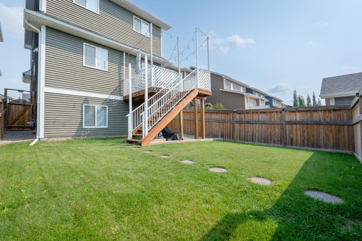 Luxurious 3-Bedrooms with Office & Media Room - Housity