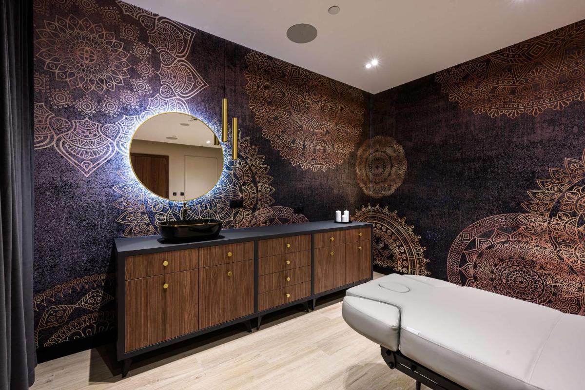 DoubleTree by Hilton Krakow Hotel & Convention Center - Housity