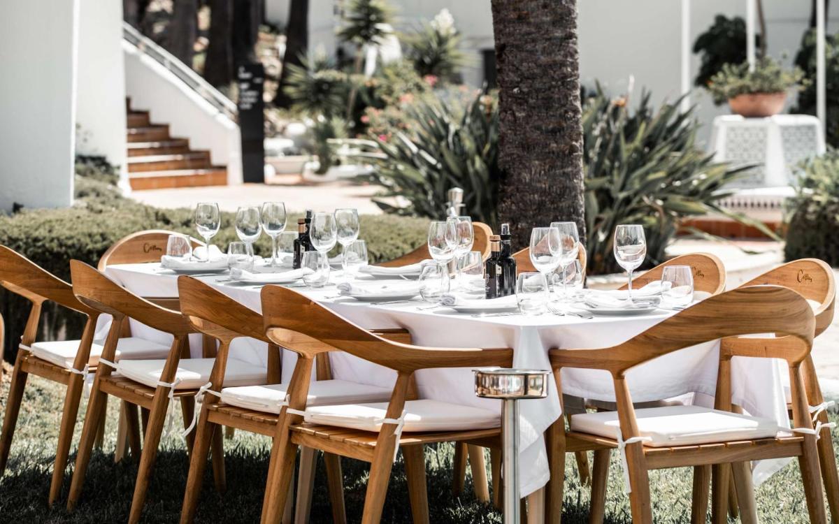 Un restaurante o sitio para comer en Hilton Mallorca Galatzo