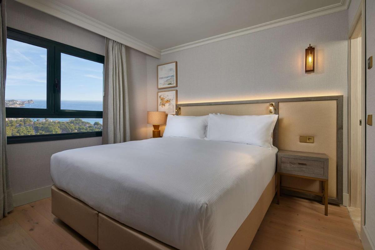 Cama o camas de una habitación en Hilton Mallorca Galatzo