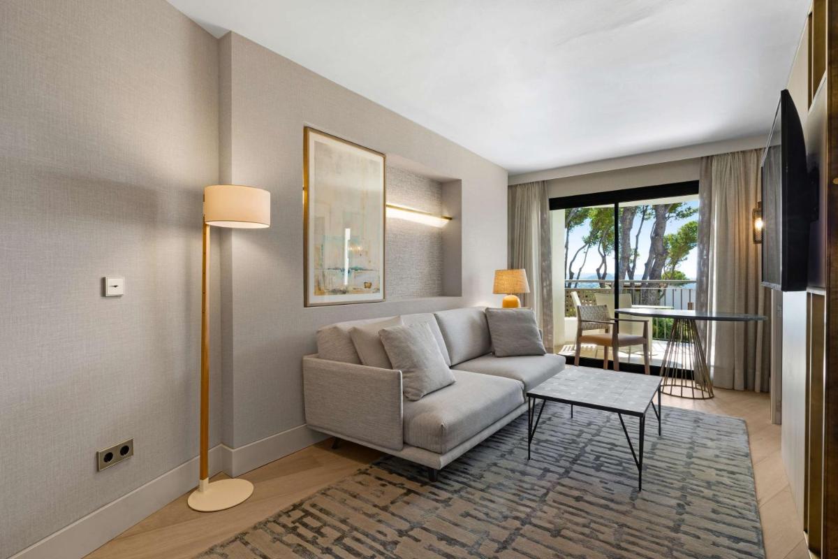 Una televisión o centro de entretenimiento en Hilton Mallorca Galatzo