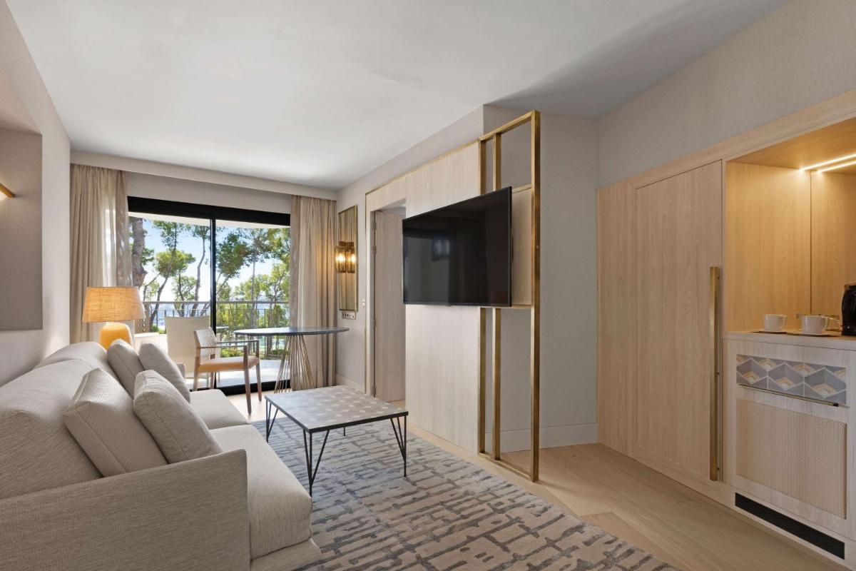 Una televisión o centro de entretenimiento en Hilton Mallorca Galatzo