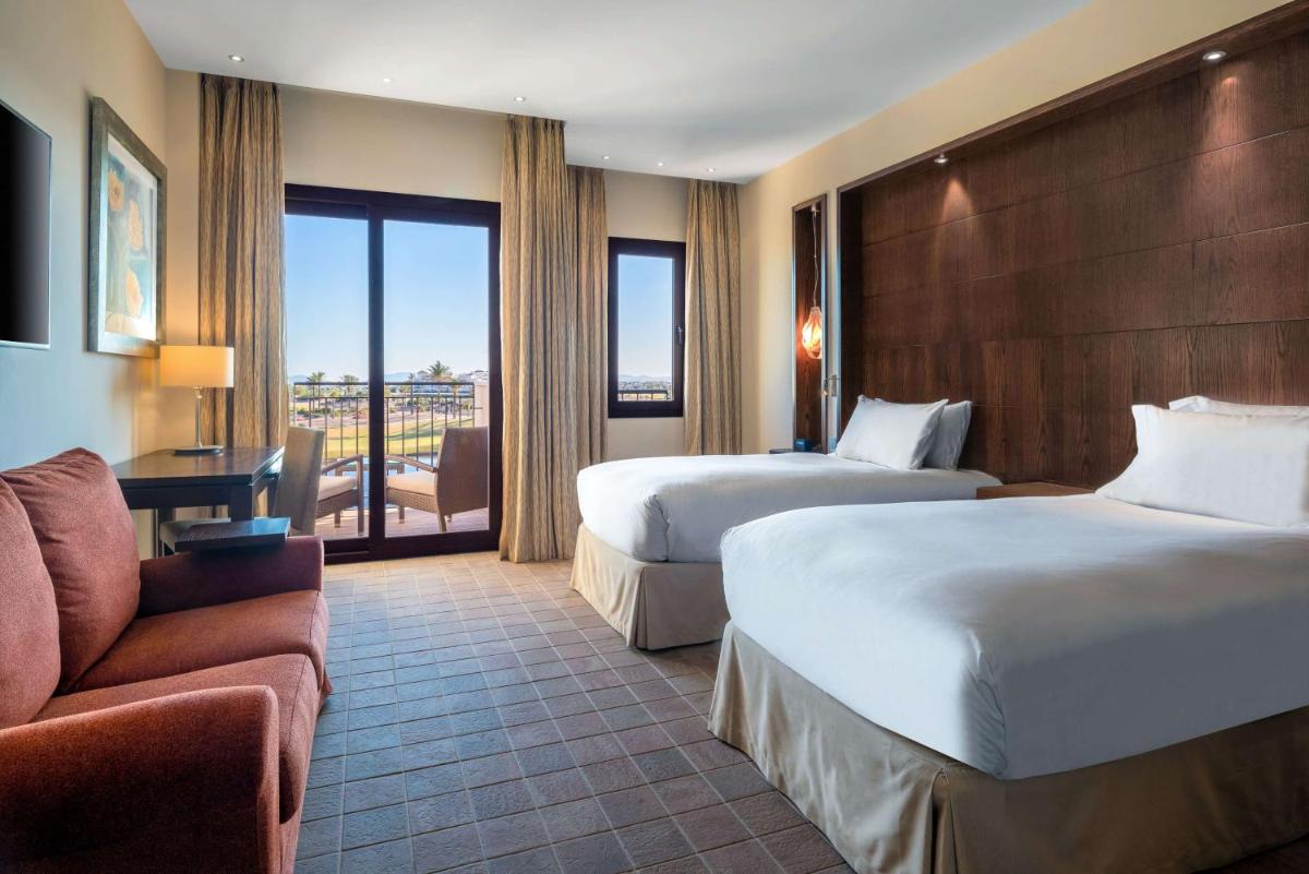 Cama o camas de una habitación en Doubletree By Hilton La Torre Golf Resort