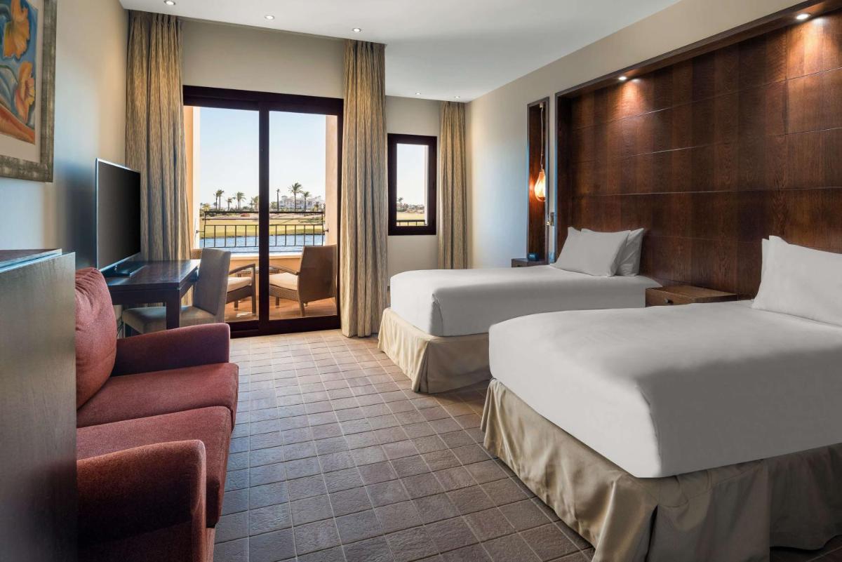 Cama o camas de una habitación en Doubletree By Hilton La Torre Golf Resort