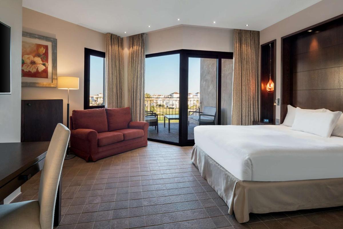 Cama o camas de una habitación en Doubletree By Hilton La Torre Golf Resort