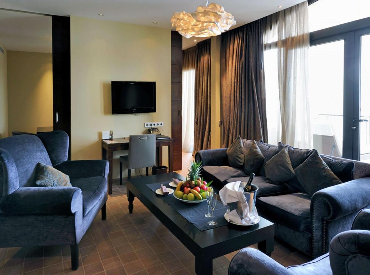 Zona de estar de Doubletree By Hilton La Torre Golf Resort