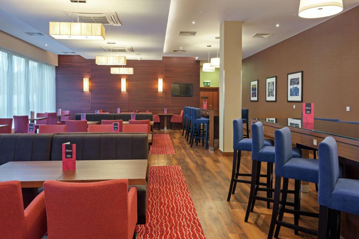 Hampton by Hilton Warsaw Airport - Housity