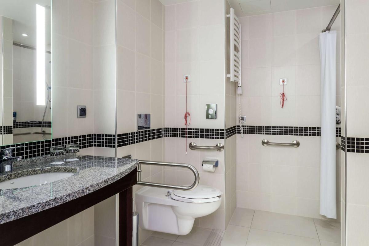 Hampton by Hilton Warsaw Airport - Housity