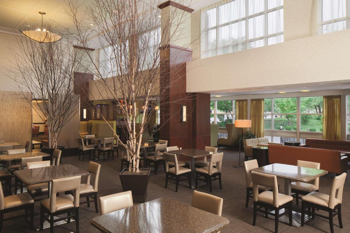 DoubleTree by Hilton Hotel Boston Bayside - Housity
