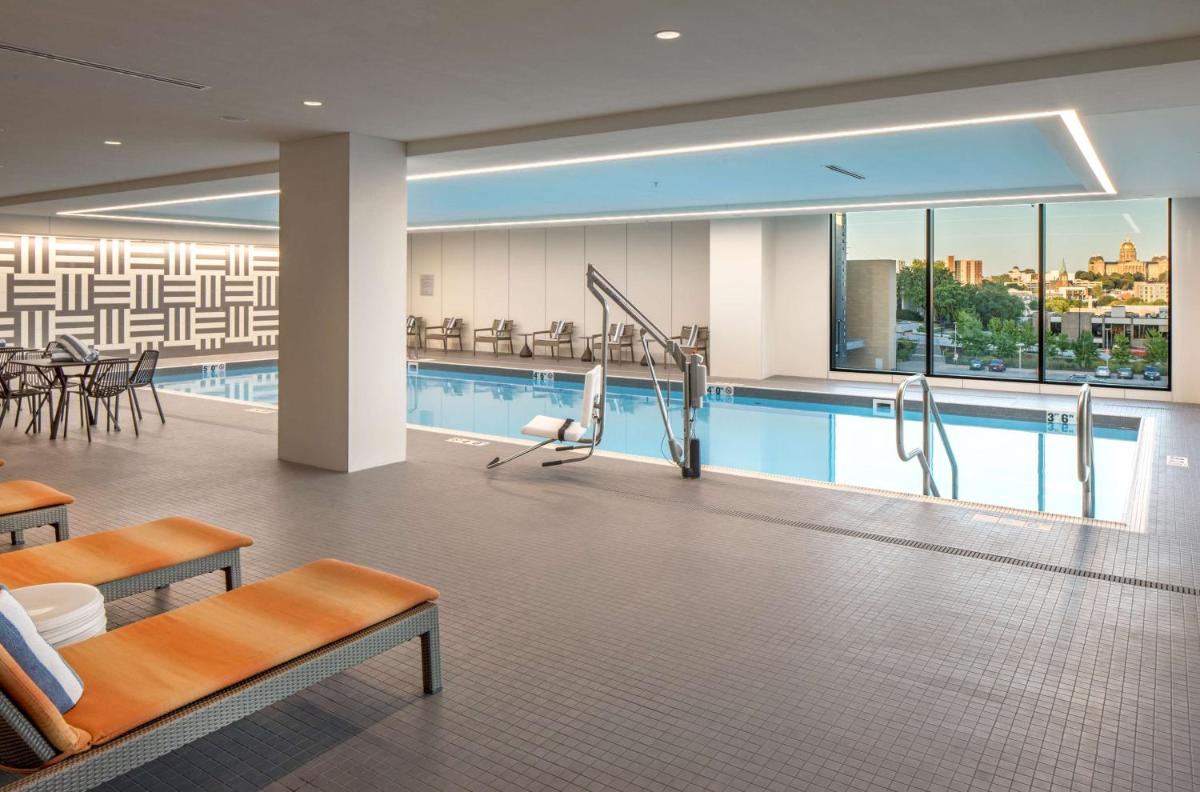 Hilton Des Moines Downtown - Housity
