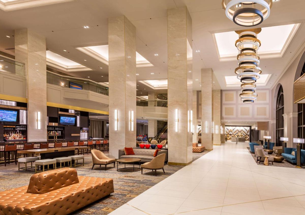 Hilton Minneapolis - Housity