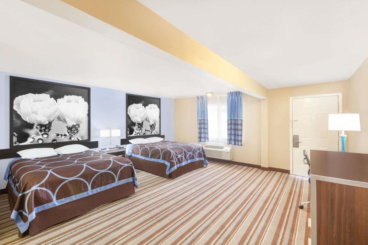 Super 8 by Wyndham Kingsville - Housity