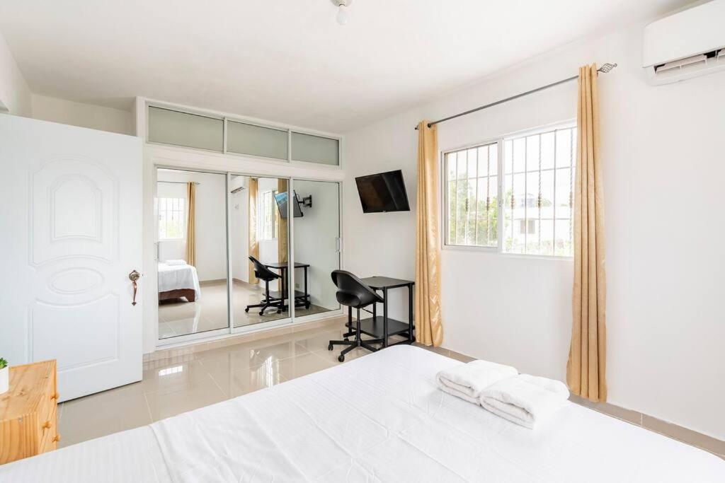 SDQ airport & Samana bus near Bamboo - Housity