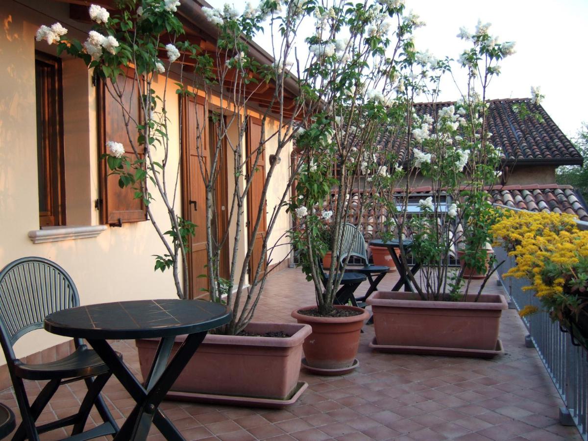 9 Muse Bed and Breakfast - Housity