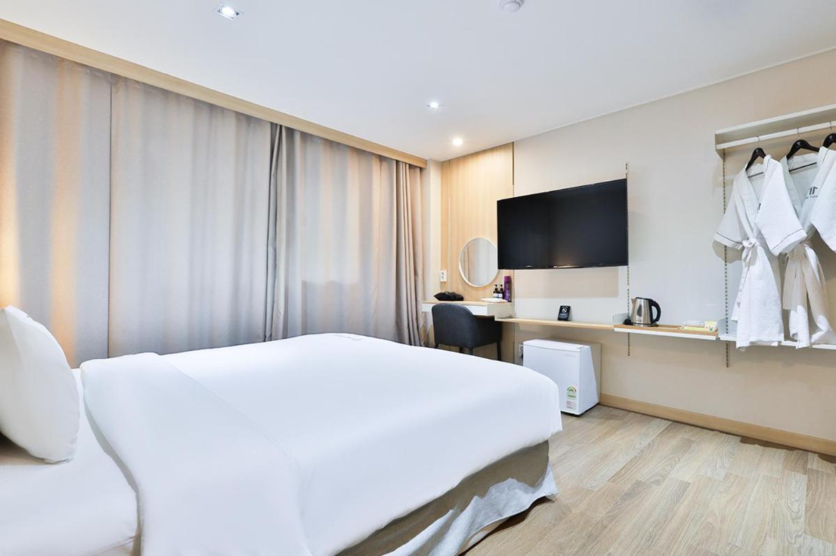 The First Hotel - Housity