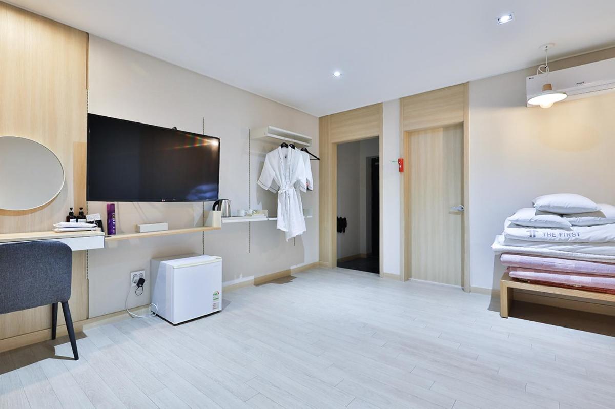 The First Hotel - Housity