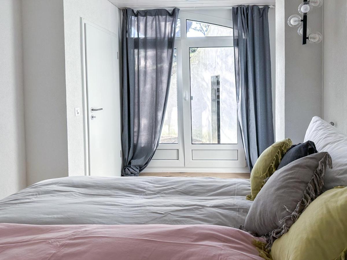 Panoramic Room in the vineyard,stunning views of lake and Alps - Housity