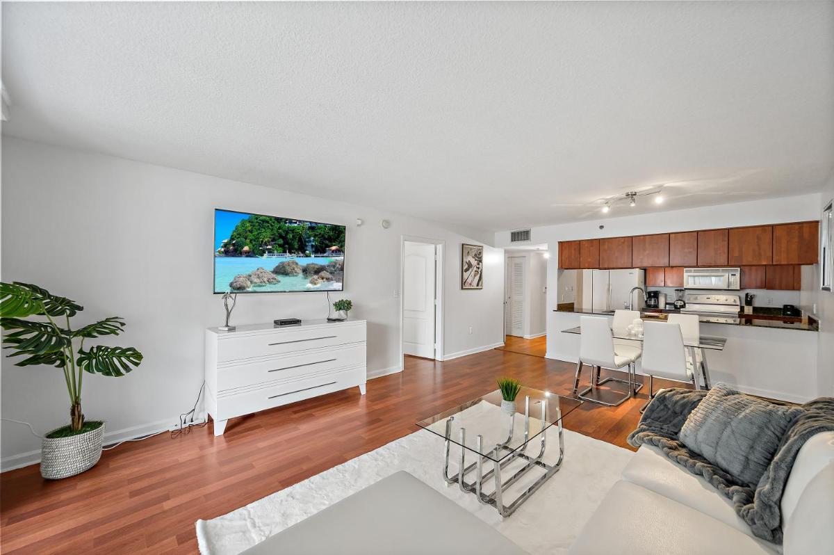 Amazing Brickell Unit With City Views & Free Parking - Housity