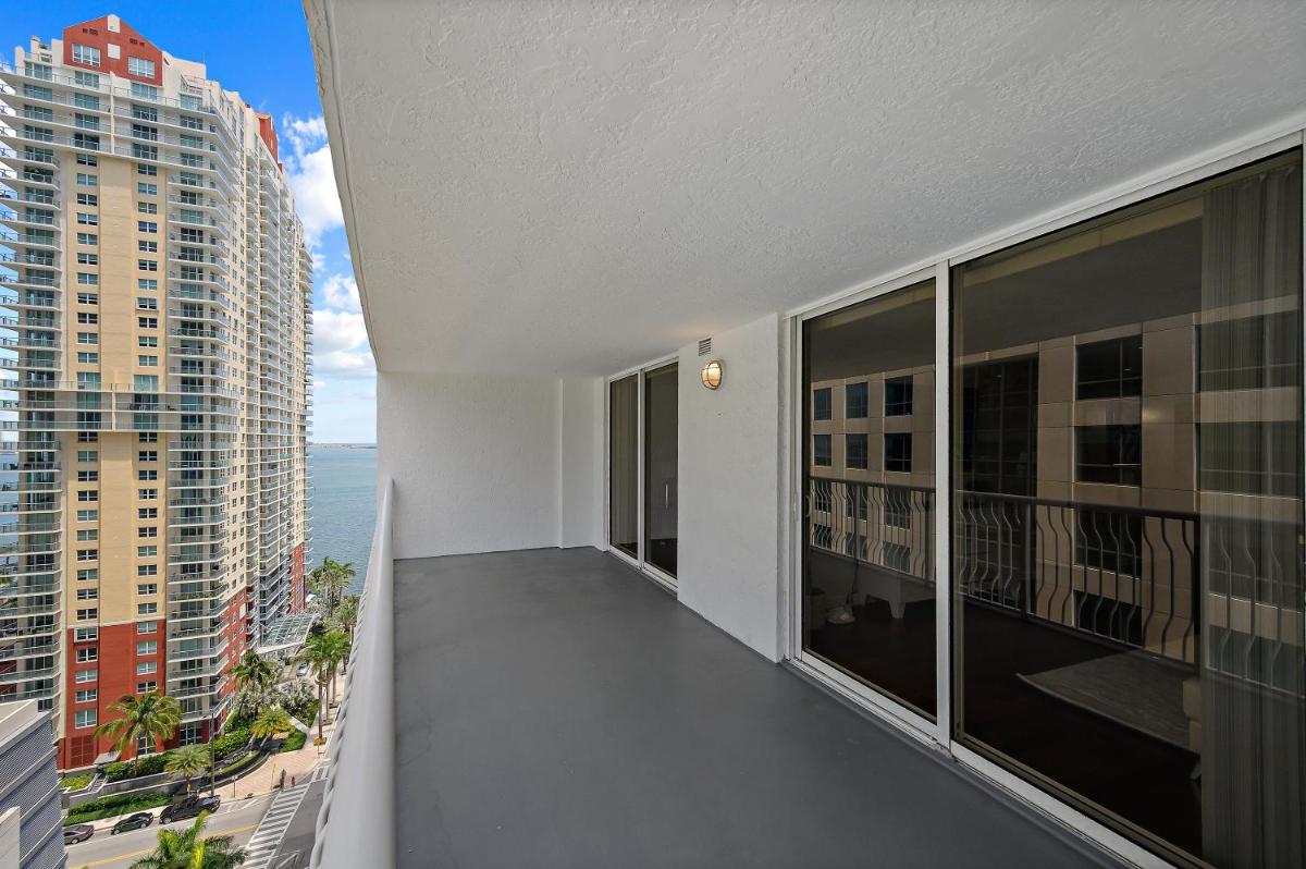 Amazing Brickell Unit With City Views & Free Parking - Housity