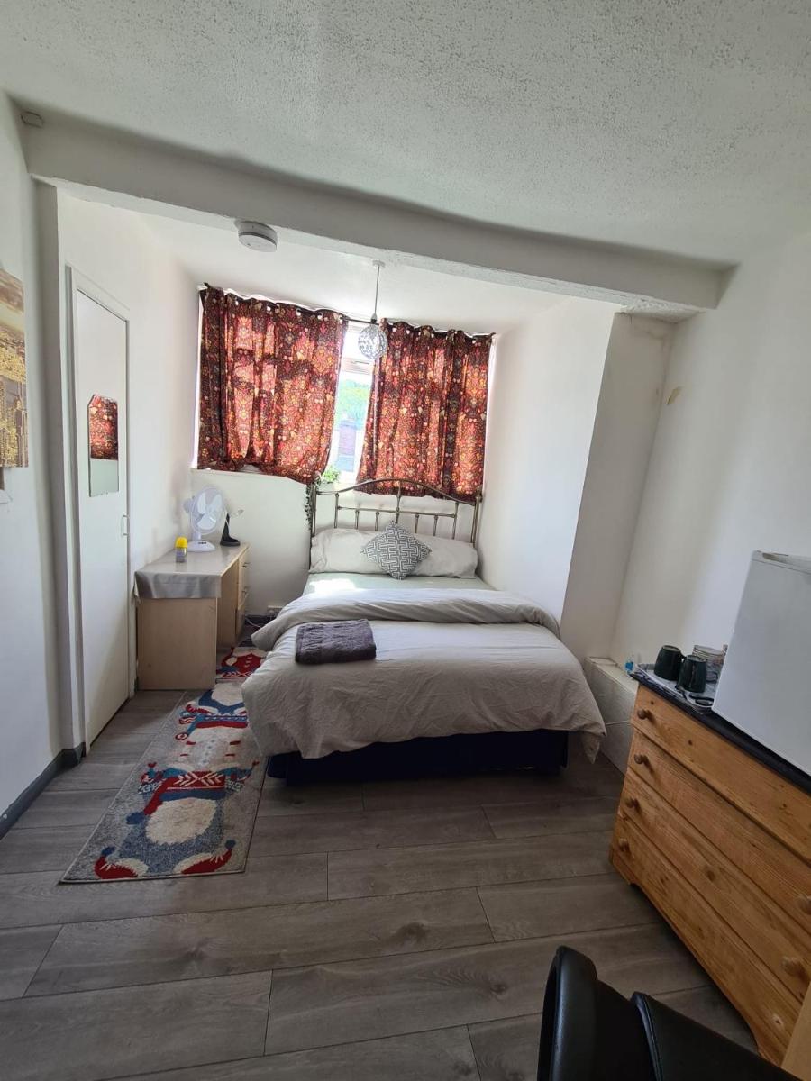 Budget Double En-suite bedroom - Housity