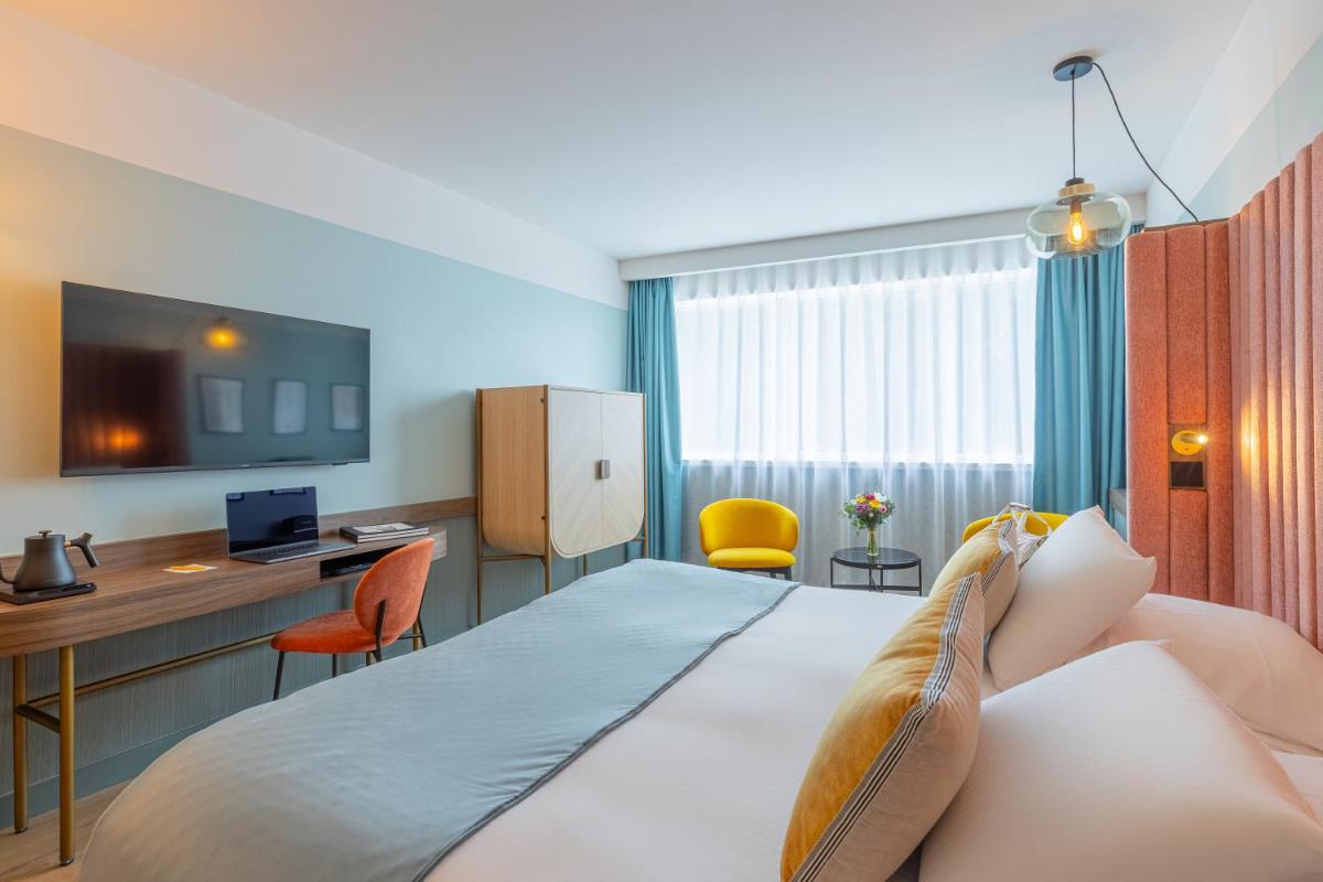 Un ou plusieurs lits dans un hébergement de l'établissement Le Riviera - Hôtel Restaurant & Spa - Ex Golden Tulip Aix les bains