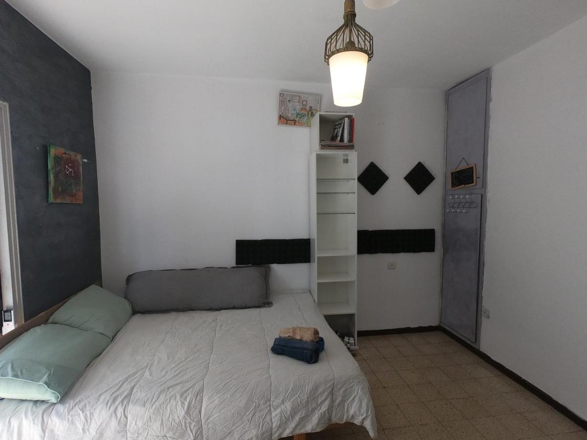Cozy room with balcony near TLV - Housity