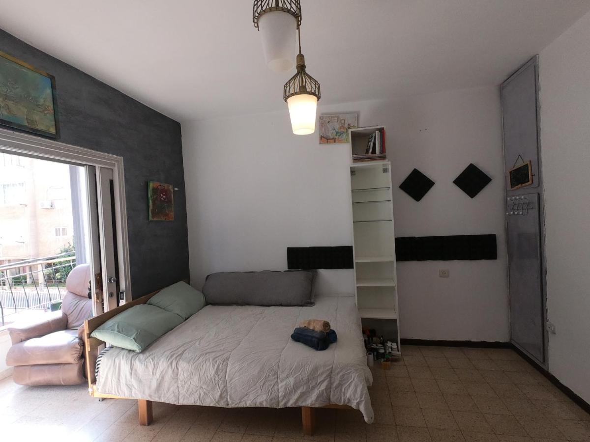 Cozy room with balcony near TLV - Housity