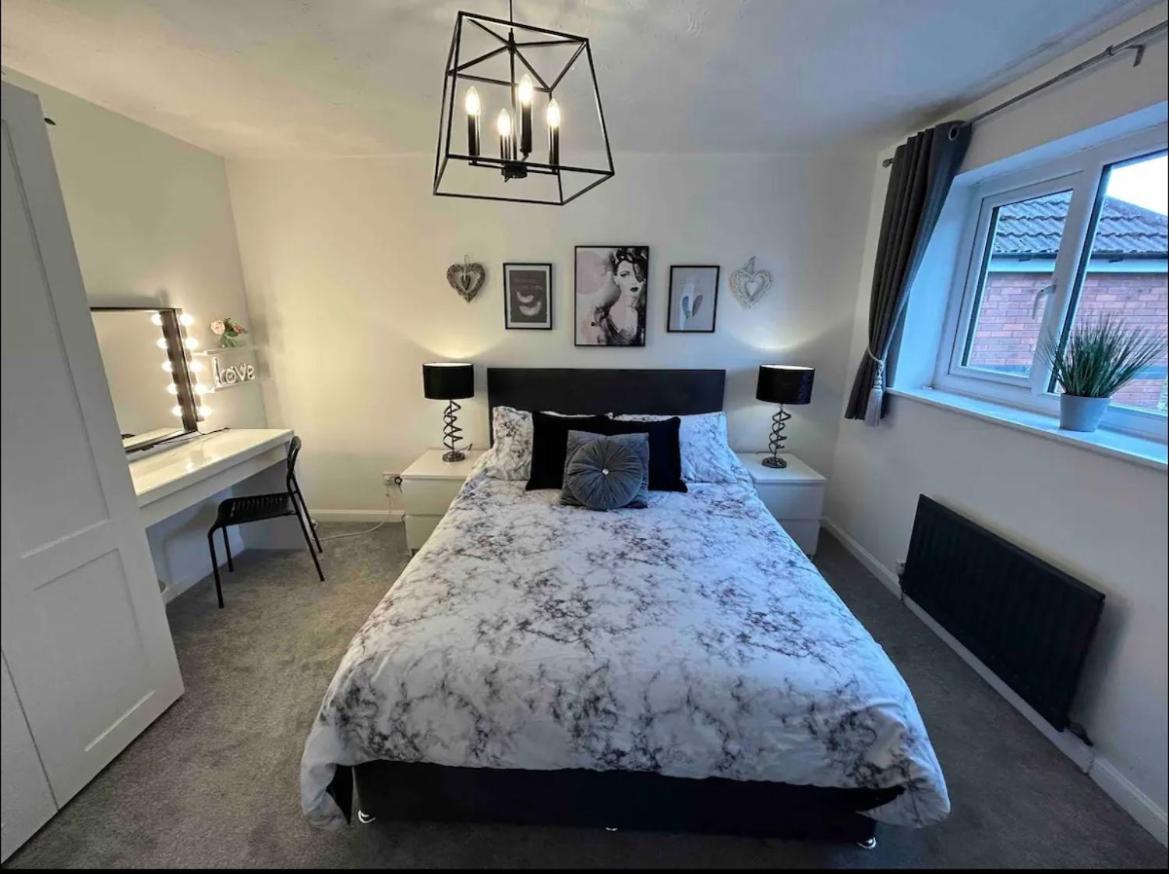 Kirkham House with Hot tub and Pool Table - Housity