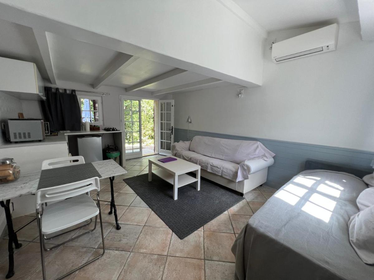 SOURCE D'HARMONIE L'Écureuil Terres Rouges La Rocaille l'Olivier - Housity