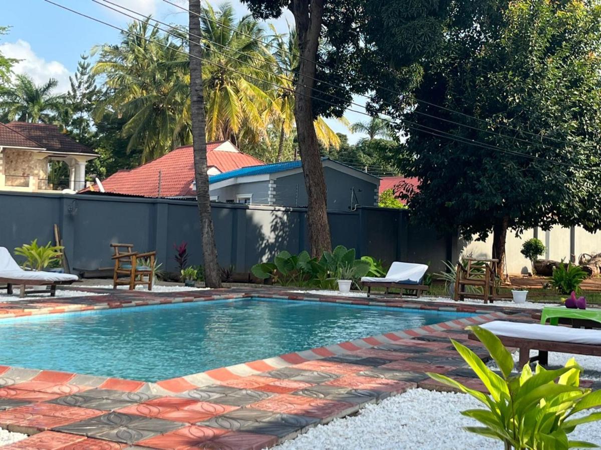 BBQ Lounge - Housity