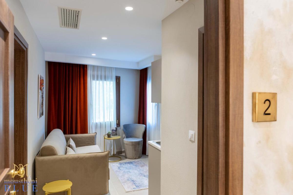 Moustheni Blue Guest House - Housity