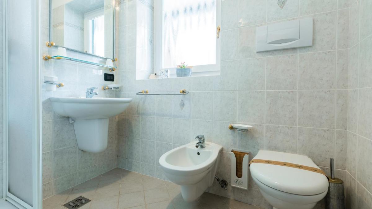 HOTEL DOLOMITI di De Martin D Oscar - Housity