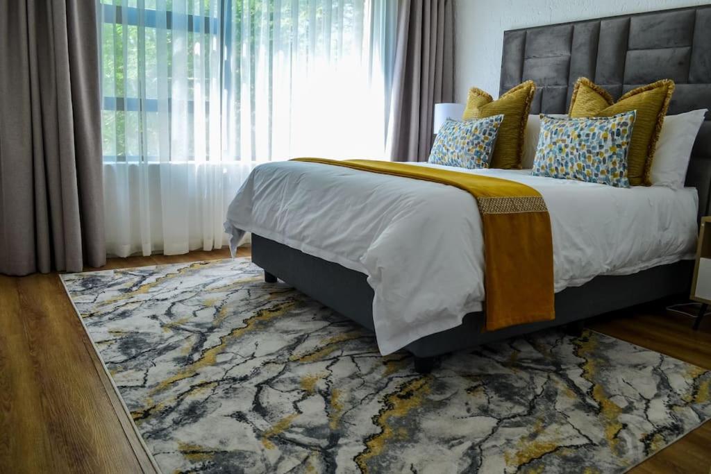 Suitetrails - Peaceful gateaway - 2 bed apartment in Sunninghill with back-up power