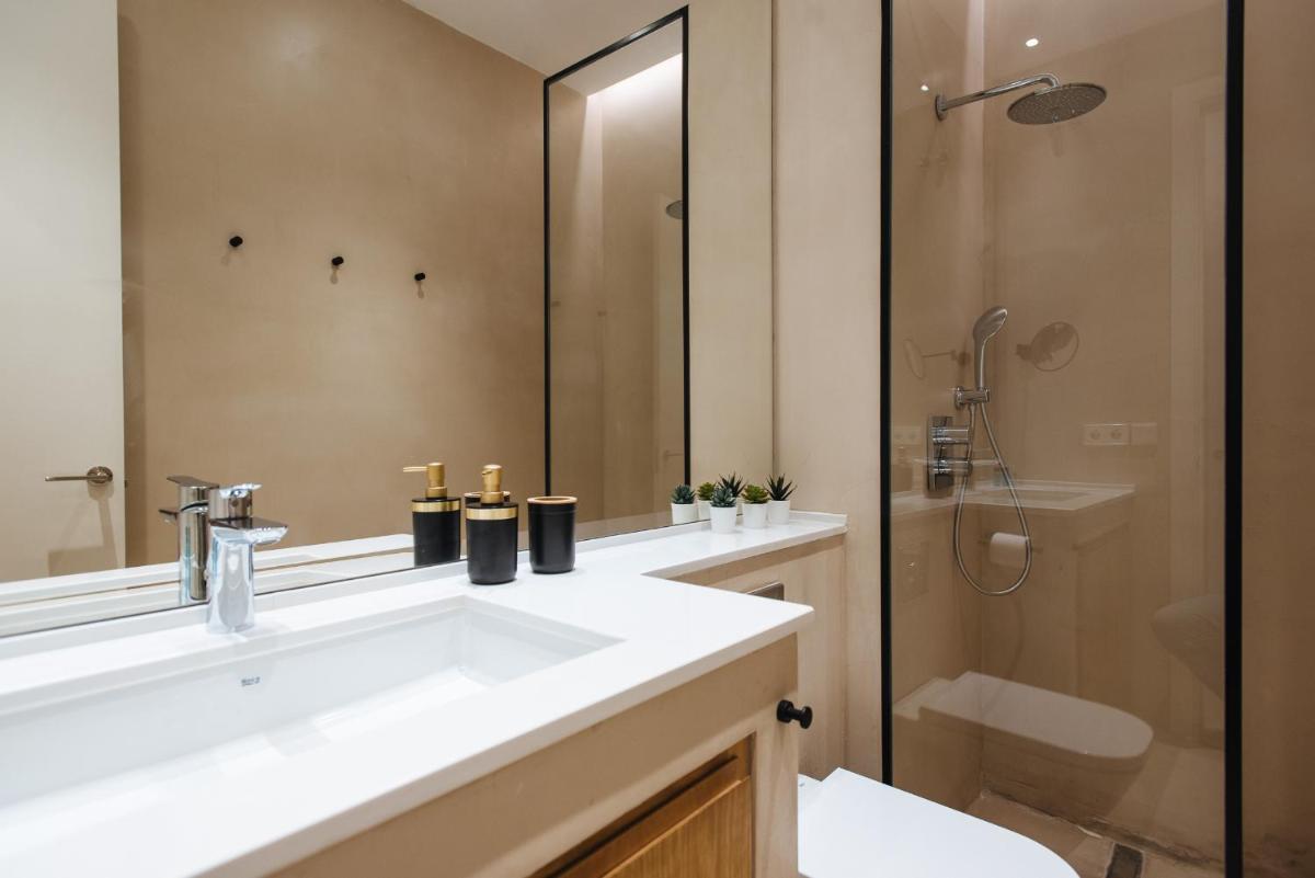 Eva Recommends Castellar Pool & Terrace - Housity