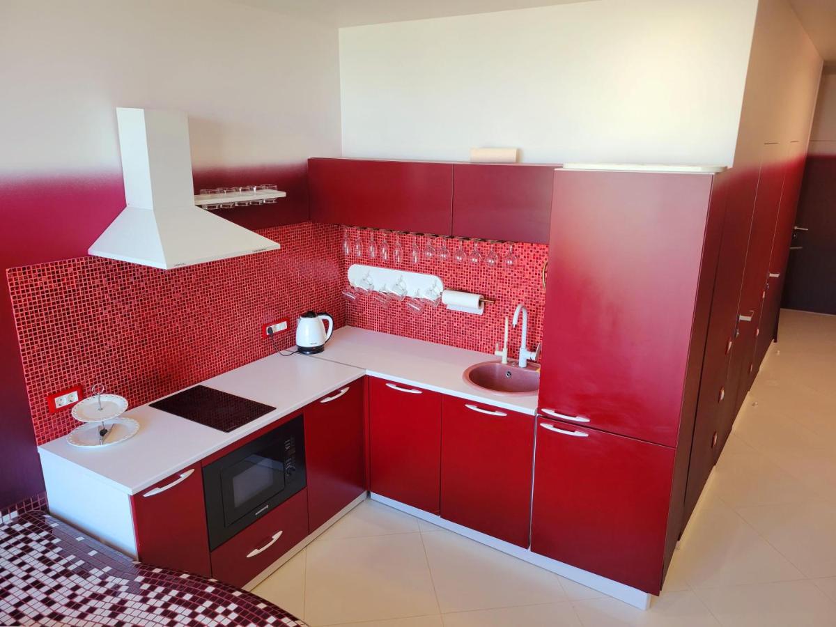 Odessa arkadiya 4 room and Jacuzzi Lux - Housity