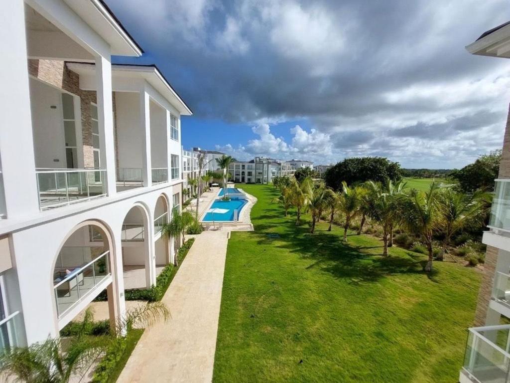 Cozy 1BDR with Pool Golf View in Hard Rock Golf - Housity
