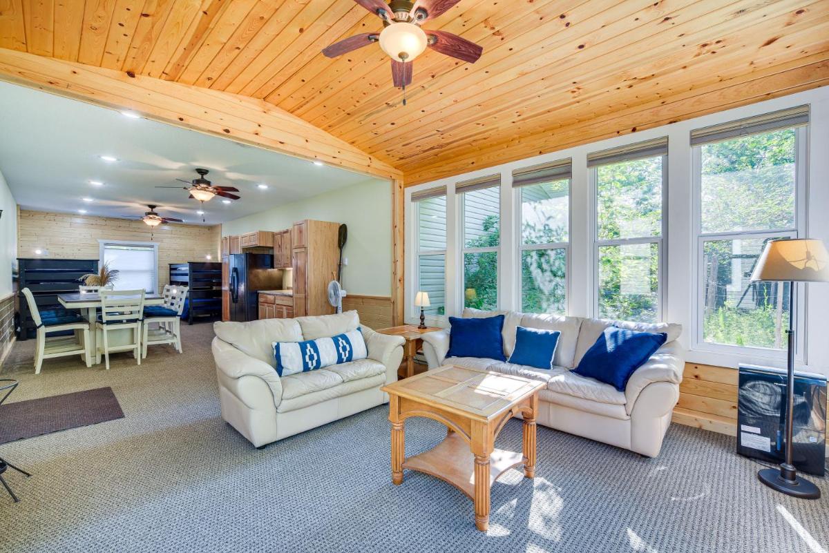Sarona Serenity Lakeside Retreat with Boat Dock! - Housity