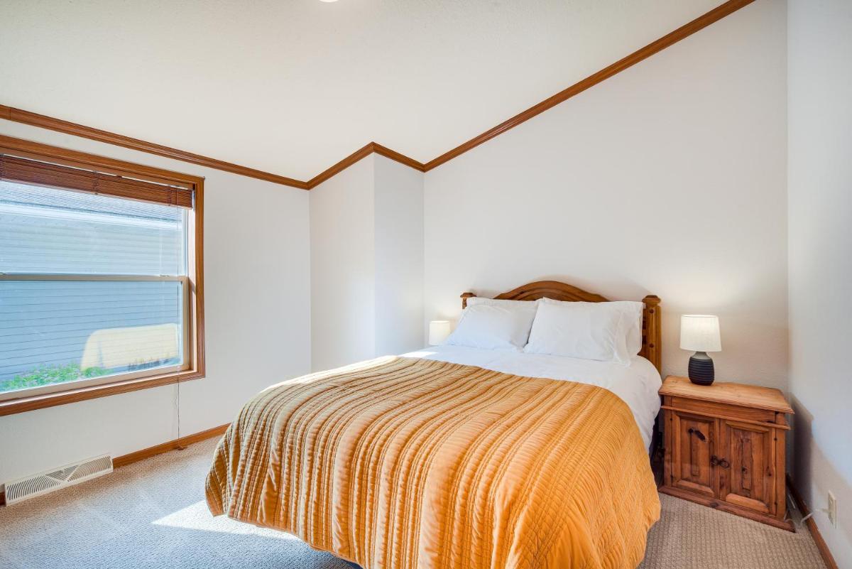Sarona Serenity Lakeside Retreat with Boat Dock! - Housity