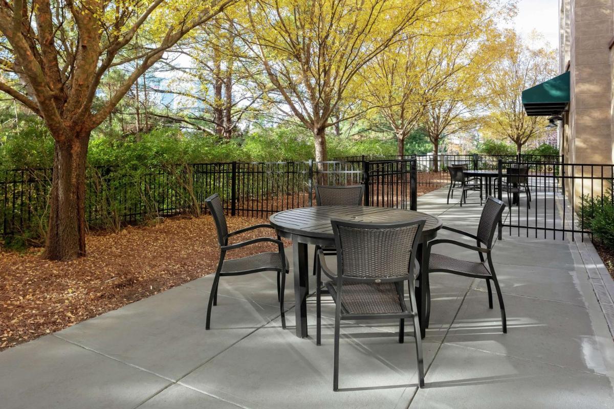 Hilton Garden Inn Atlanta Perimeter Center - Housity