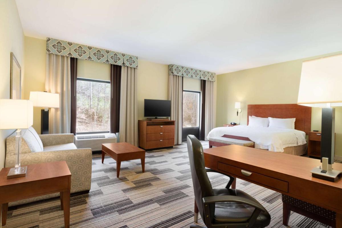 Hampton Inn & Suites Birmingham Airport Area - Housity