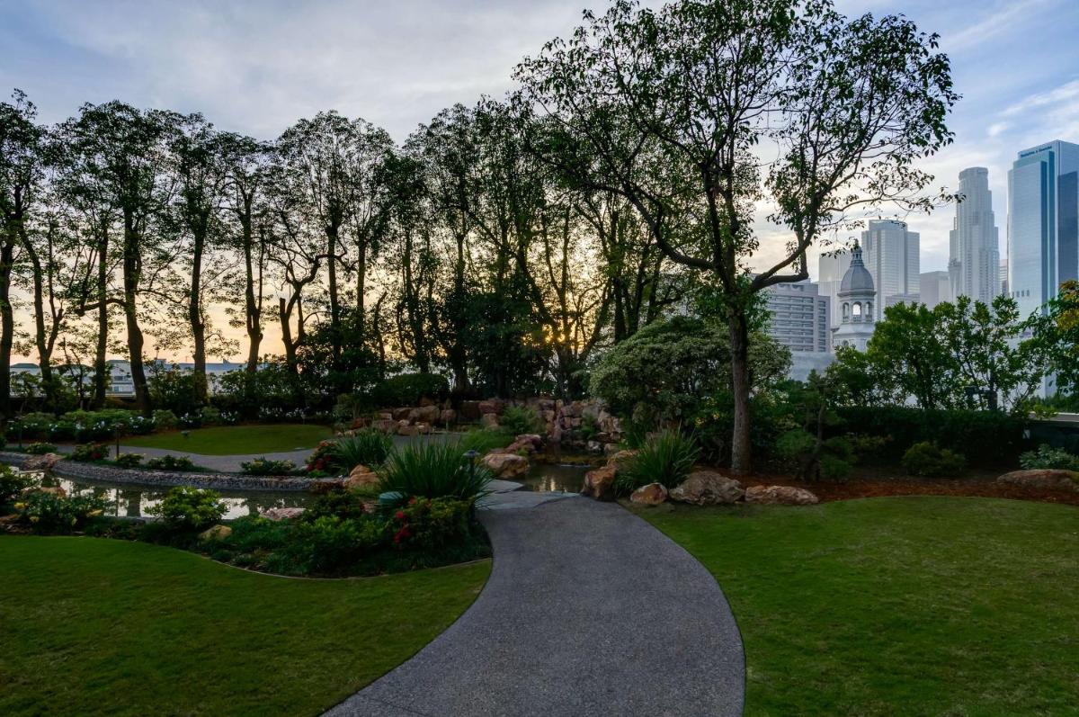 Doubletree by Hilton Los Angeles Downtown - Housity