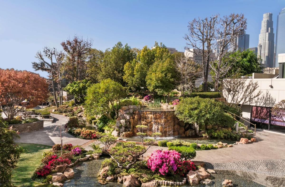 Doubletree by Hilton Los Angeles Downtown - Housity